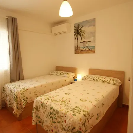 Casa A 400m De Playa, 3 Habitaciones, 2 Banos Y Jardin * Vera