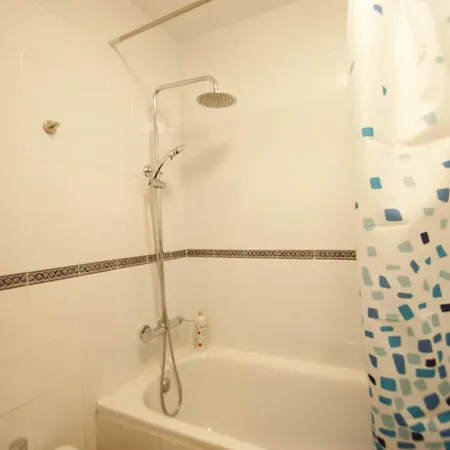 Casa A 400m De Playa, 3 Habitaciones, 2 Banos Y Jardin